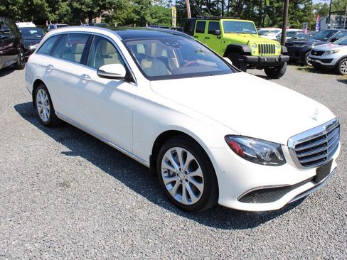 Used 2017 Mercedes-Benz E 400 4MATIC Wagon image 4