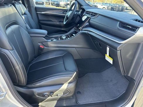 New 2025 Jeep Grand Cherokee Limited image 13