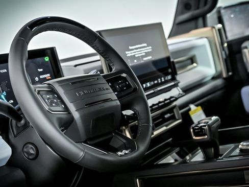 New 2025 GMC Hummer EV 2X image 10