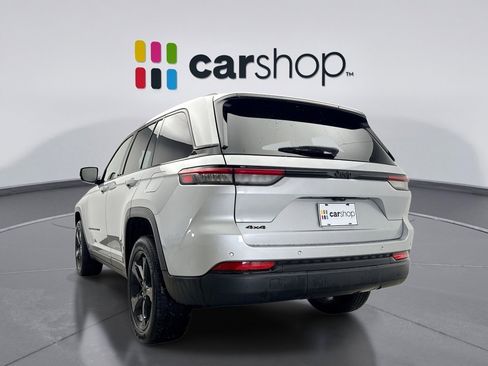Used 2023 Jeep Grand Cherokee Altitude image 3