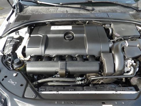 Used 2009 Volvo XC70 3.2 image 13