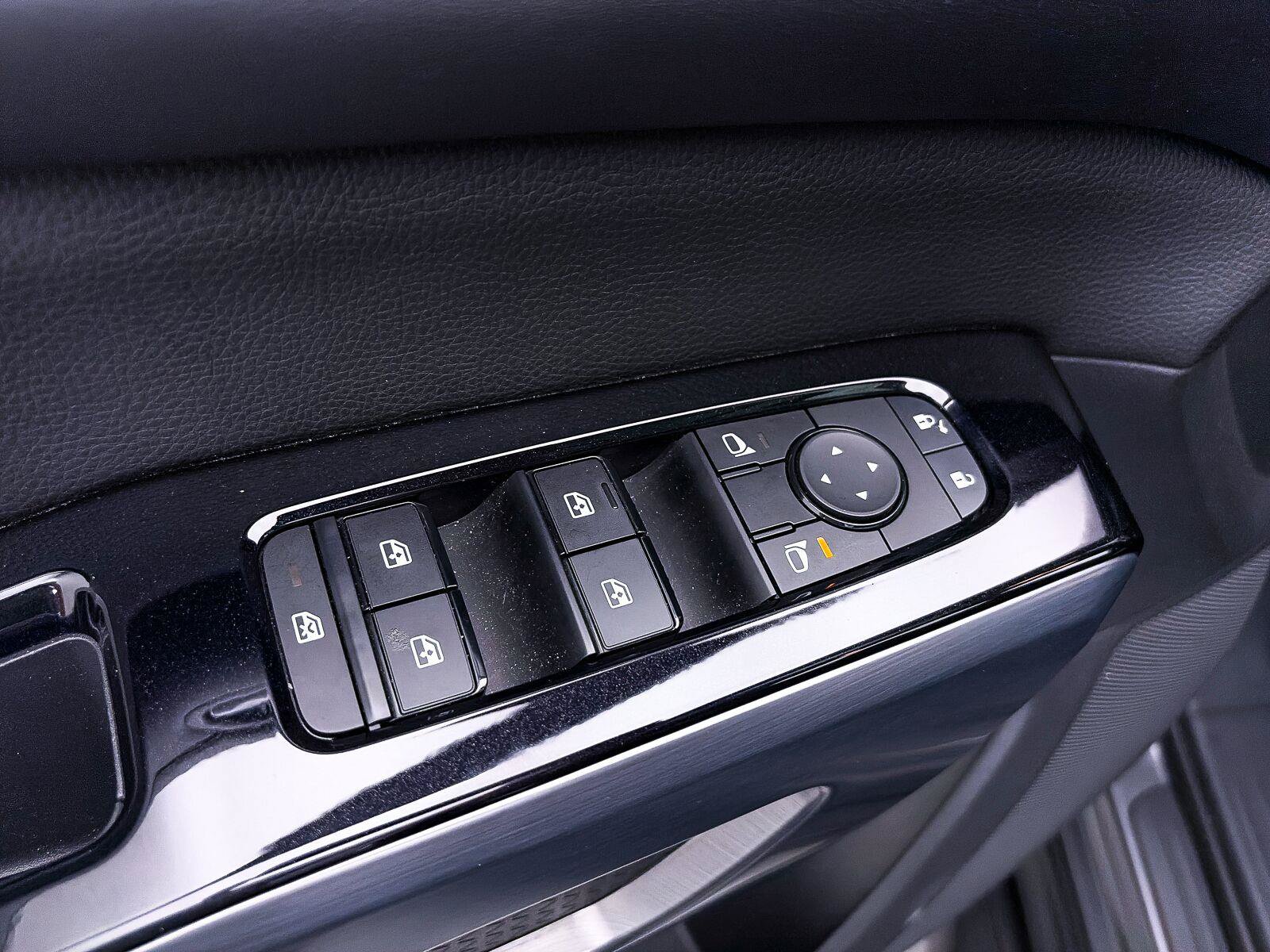 Used 2022 Nissan Pathfinder SL w/ SL Premium Package FWD image 18