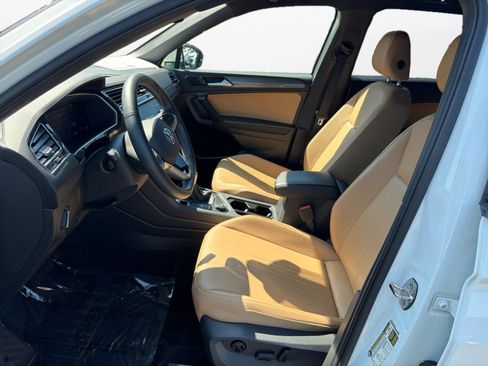 Used 2022 Volkswagen Tiguan SE AWD/4WD image 9