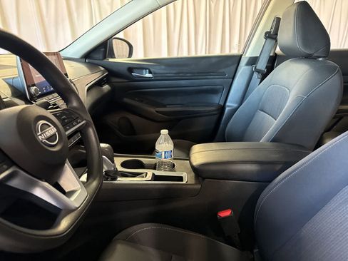 Used 2025 Nissan Altima 2.5 SV FWD image 20