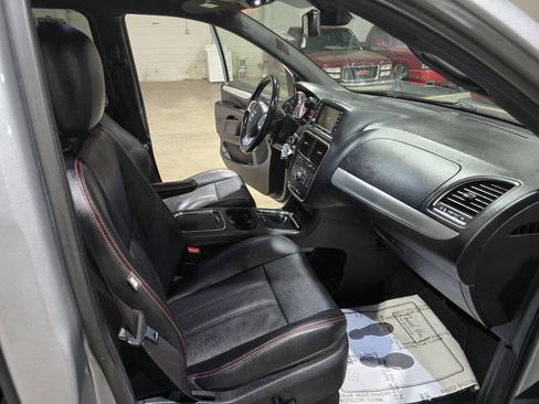 Used 2019 Dodge Grand Caravan GT FWD image 28