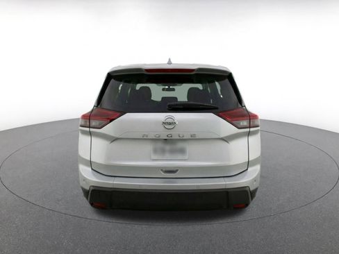 Used 2025 Nissan Rogue SV FWD image 8