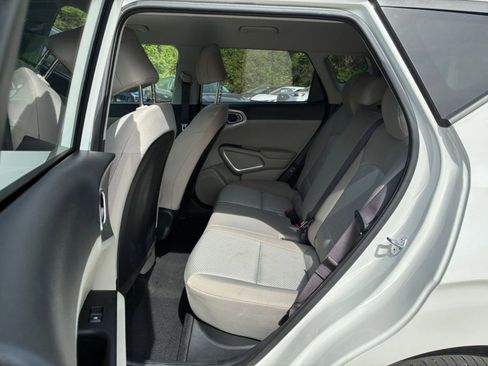 Used 2025 Kia Soul LX w/ LX Technology Package FWD image 22