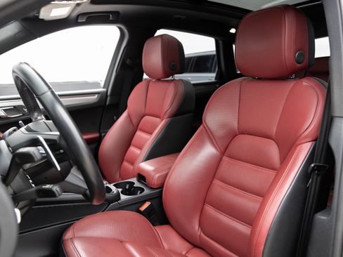 Used 2022 Porsche Macan S image 5