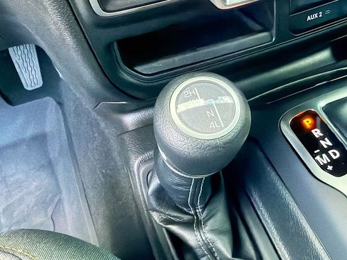 Used 2025 Jeep Gladiator Sport image 29