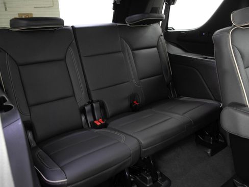 Used 2024 GMC Yukon SLT w/ SLT Luxury Package AWD/4WD image 13