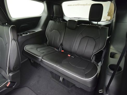 New 2026 Chrysler Pacifica Limited w/ S Appearance Package image 37