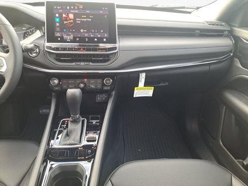 New 2026 Jeep Compass Latitude AWD/4WD image 3
