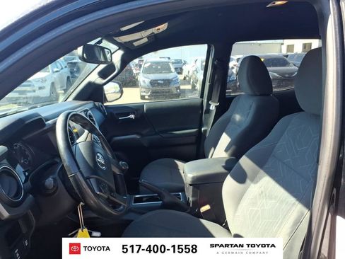 Used 2016 Toyota Tacoma TRD Sport AWD/4WD image 13