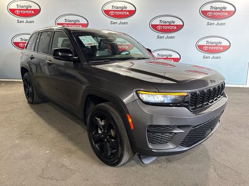 Used 2023 Jeep Grand Cherokee Altitude RWD image 3