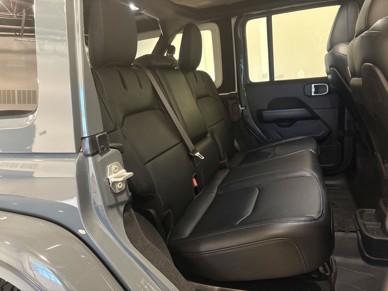 Used 2024 Jeep Wrangler Unlimited Rubicon 4xe AWD/4WD image 49