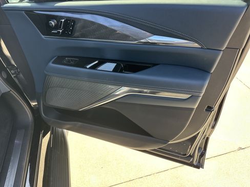 Certified 2025 Cadillac Escalade IQ Luxury 2 w/ LPO, Premium Carpet Package AWD/4WD image 15