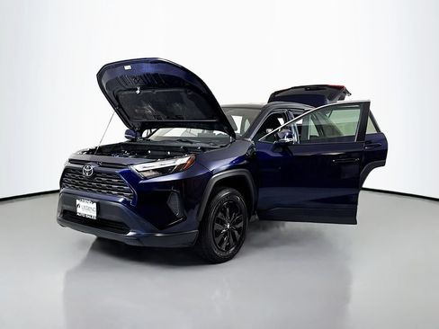 Used 2022 Toyota RAV4 XLE AWD/4WD image 19