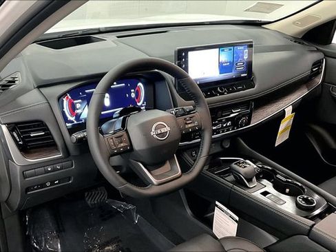 New 2025 Nissan Rogue Platinum w/ Tech Package AWD/4WD image 7