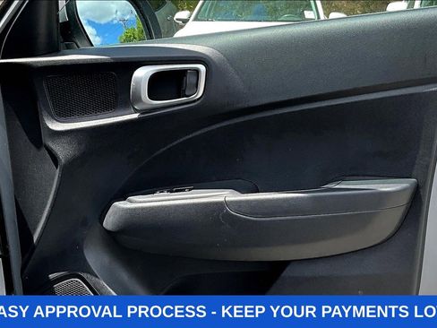 Used 2025 Hyundai Venue SEL FWD image 34