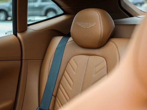 Used 2022 Aston Martin DBX AWD/4WD image 68