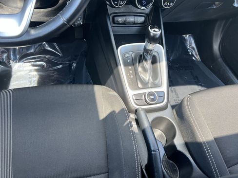 Used 2023 Hyundai Venue SEL FWD image 21