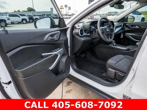 Used 2026 Chevrolet Trax LS w/ Driver Confidence Package FWD image 26
