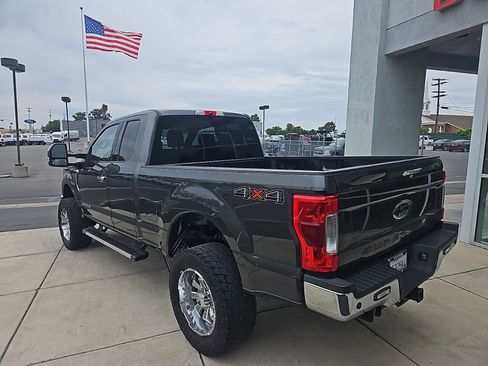 Used 2018 Ford F350 XLT w/ XLT Premium Package AWD/4WD image 4