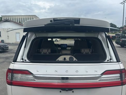 Used 2019 Lincoln Navigator Reserve AWD/4WD image 38