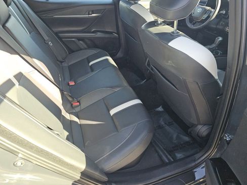 Used 2025 Toyota Camry SE FWD image 5