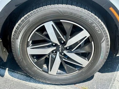 Used 2022 Kia Sorento EX w/ Panoramic Sunroof Package FWD image 29