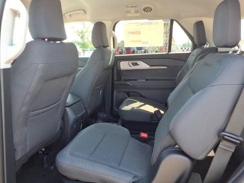 Used 2026 Ford Explorer Active RWD image 13