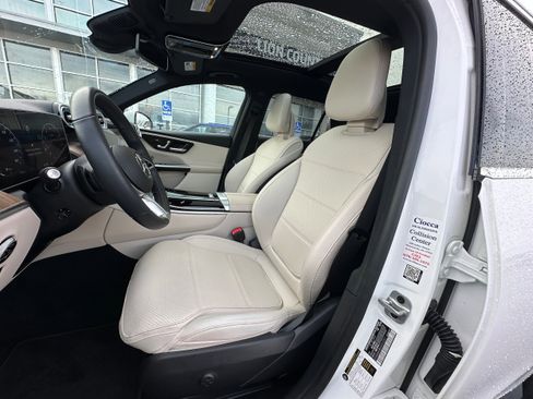 Used 2023 Mercedes-Benz GLC 300 4MATIC image 29