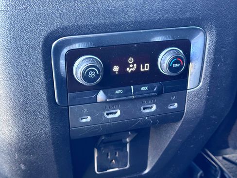 Used 2022 Chevrolet Suburban Z71 image 21