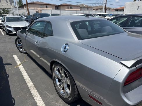 Used 2014 Dodge Challenger R/T RWD image 3