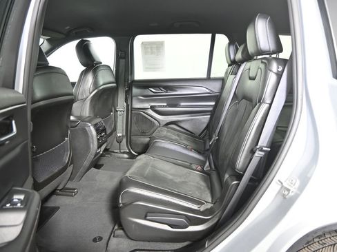 Used 2024 Jeep Grand Cherokee L Laredo image 18