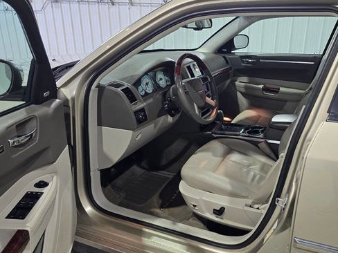 Used 2009 Chrysler 300 Limited image 7
