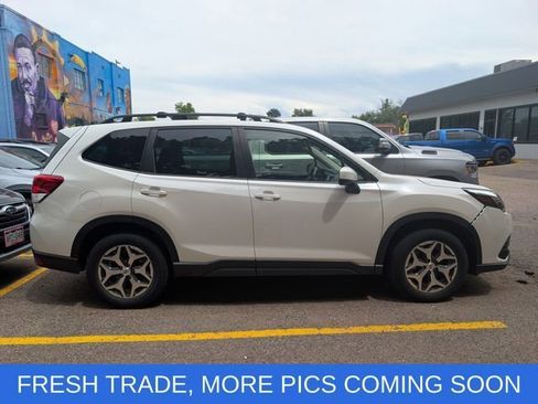 Used 2023 Subaru Forester Premium AWD/4WD image 2