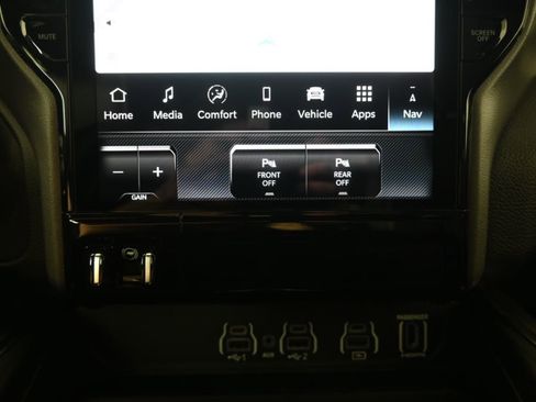 Used 2025 RAM 1500 Laramie AWD/4WD image 31