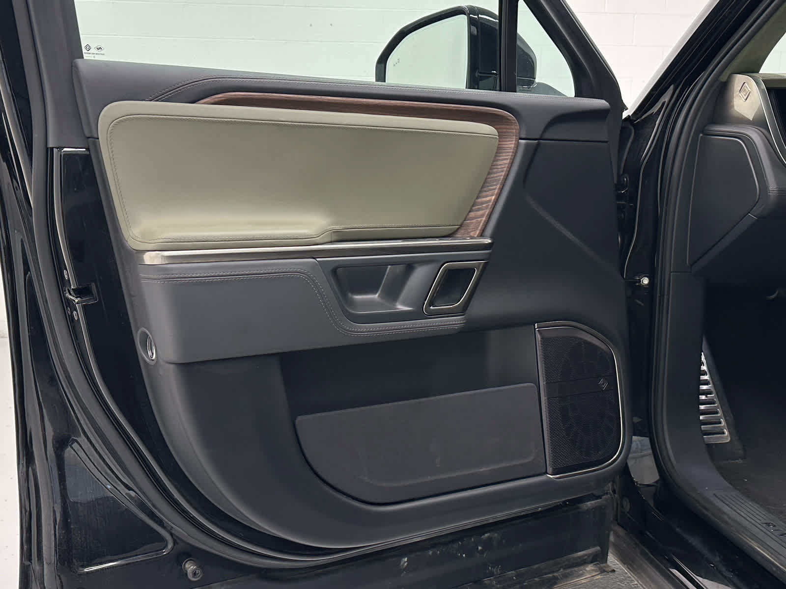 Used 2023 Rivian R1S Adventure Quad AWD/4WD image 25