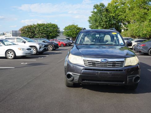 Used 2010 Subaru Forester 2.5X Premium w/ Popular Equipment Group 1A AWD/4WD image 2