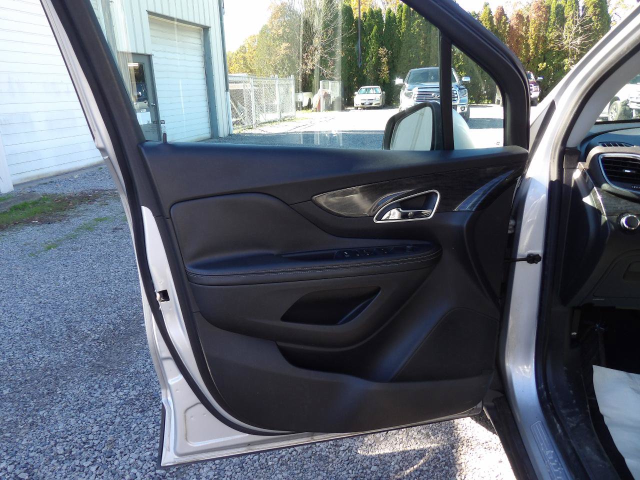 Used 2015 Buick Encore FWD image 6