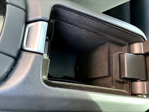 Used 2022 Audi e-tron GT Premium Plus w/ Performance Package image 16