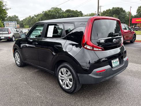 Used 2021 Kia Soul LX FWD image 3