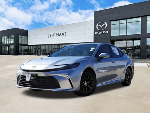 Used 2025 Toyota Camry LE image 1