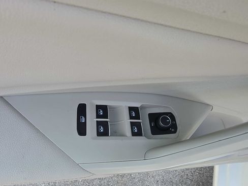 Used 2024 Volkswagen Jetta SE FWD image 19