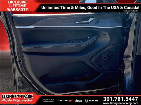 Used 2025 Jeep Grand Cherokee Limited AWD/4WD image 20