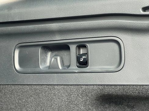 Certified 2026 Mercedes-Benz GLC 300 4MATIC image 40