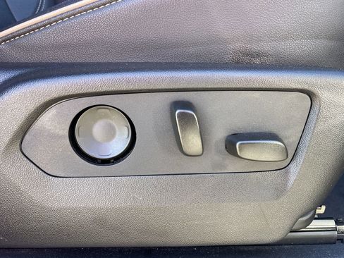 Used 2024 Chevrolet Suburban Premier image 27