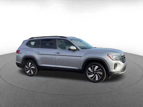 Used 2026 Volkswagen Atlas SE FWD image 2