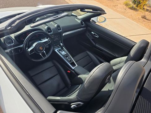 Used 2017 Porsche 718 Boxster image 6